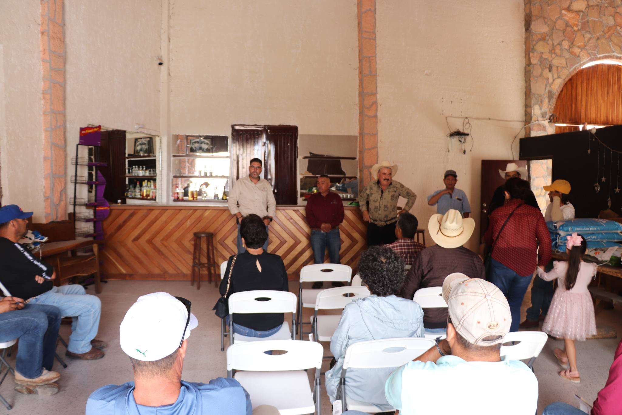 Entrega de semilla de maíz y avena subsidiada a agricultores