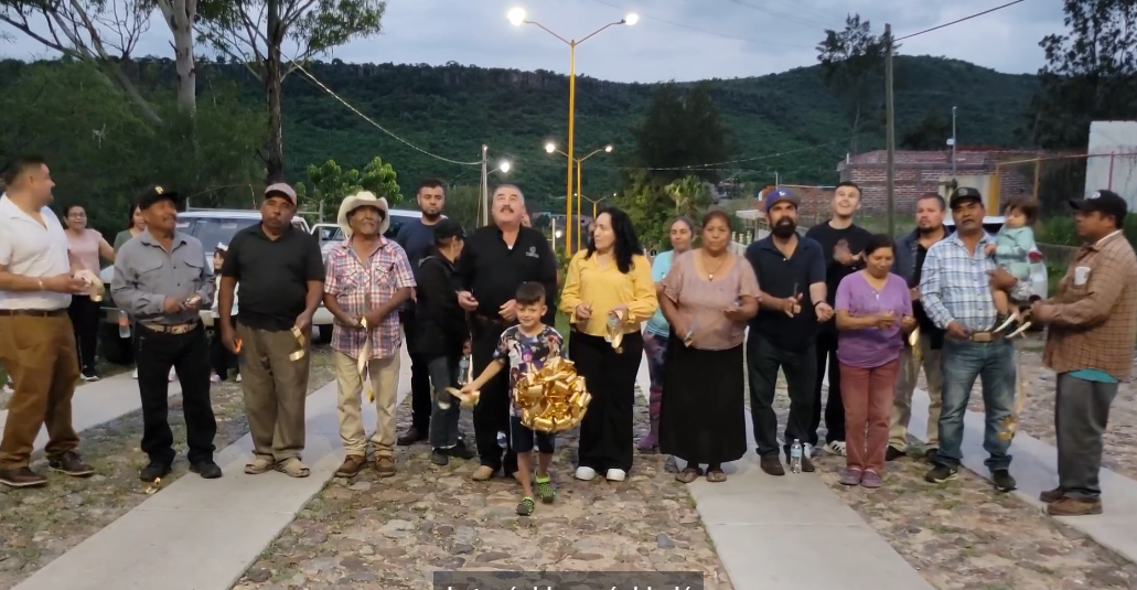 Inauguración del alumbrado de acceso a Toyahua