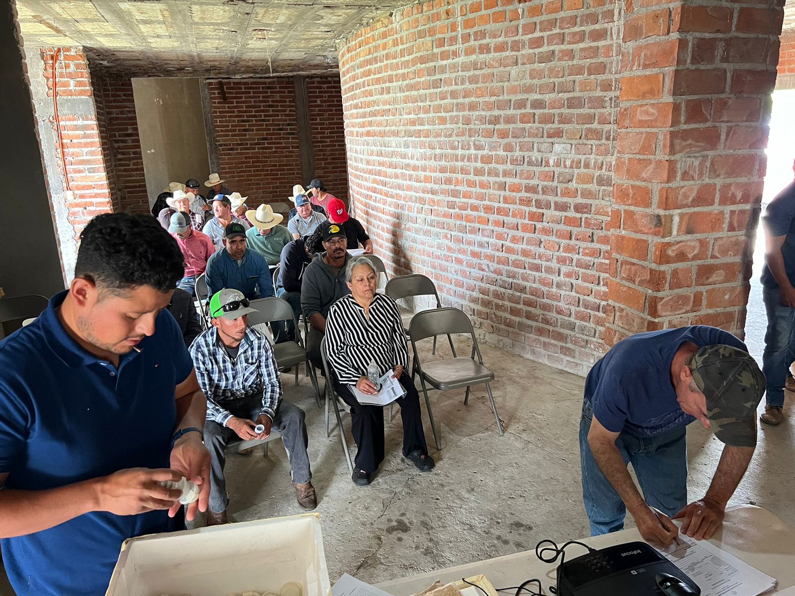 Entrega de apoyo para el control biológico del gusano cogollero