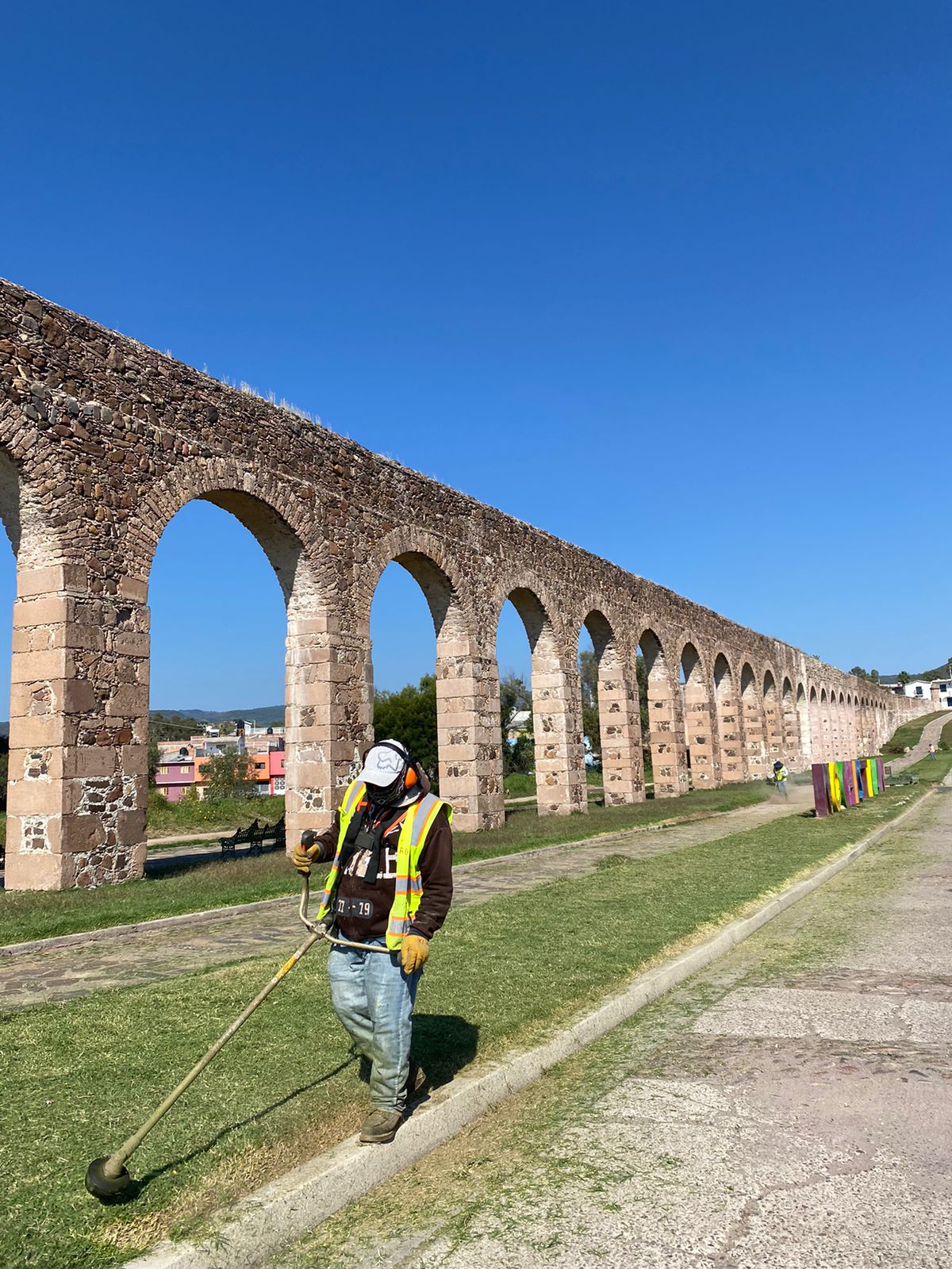 Mantenimiento a las áreas verdes de la zona del acueducto