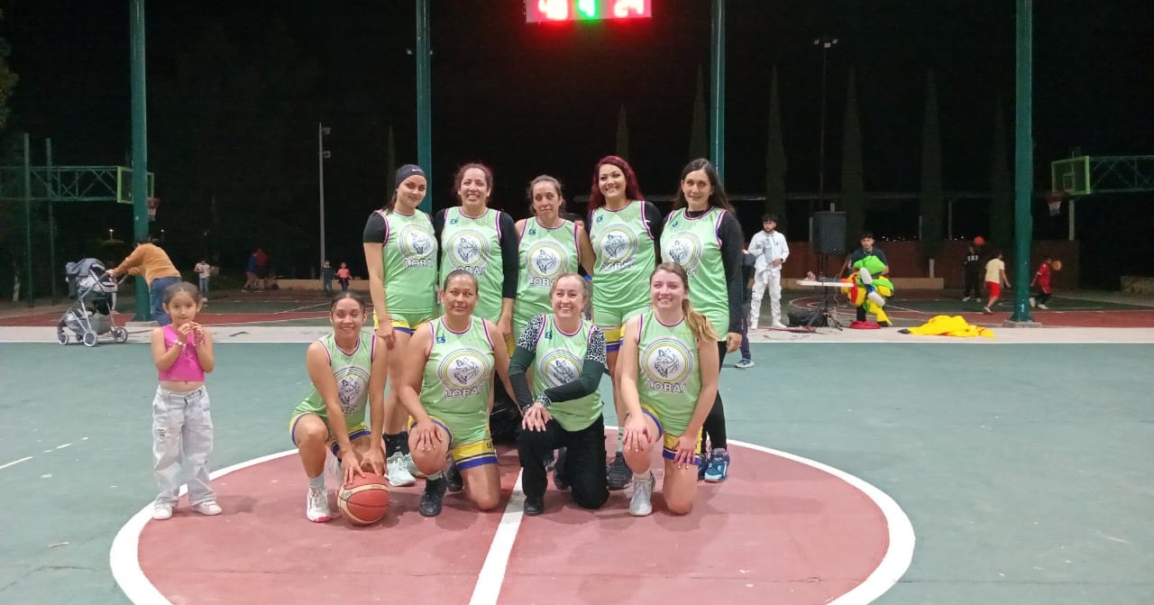 Equipo «Lobas» campeonas en basquetbol femenil