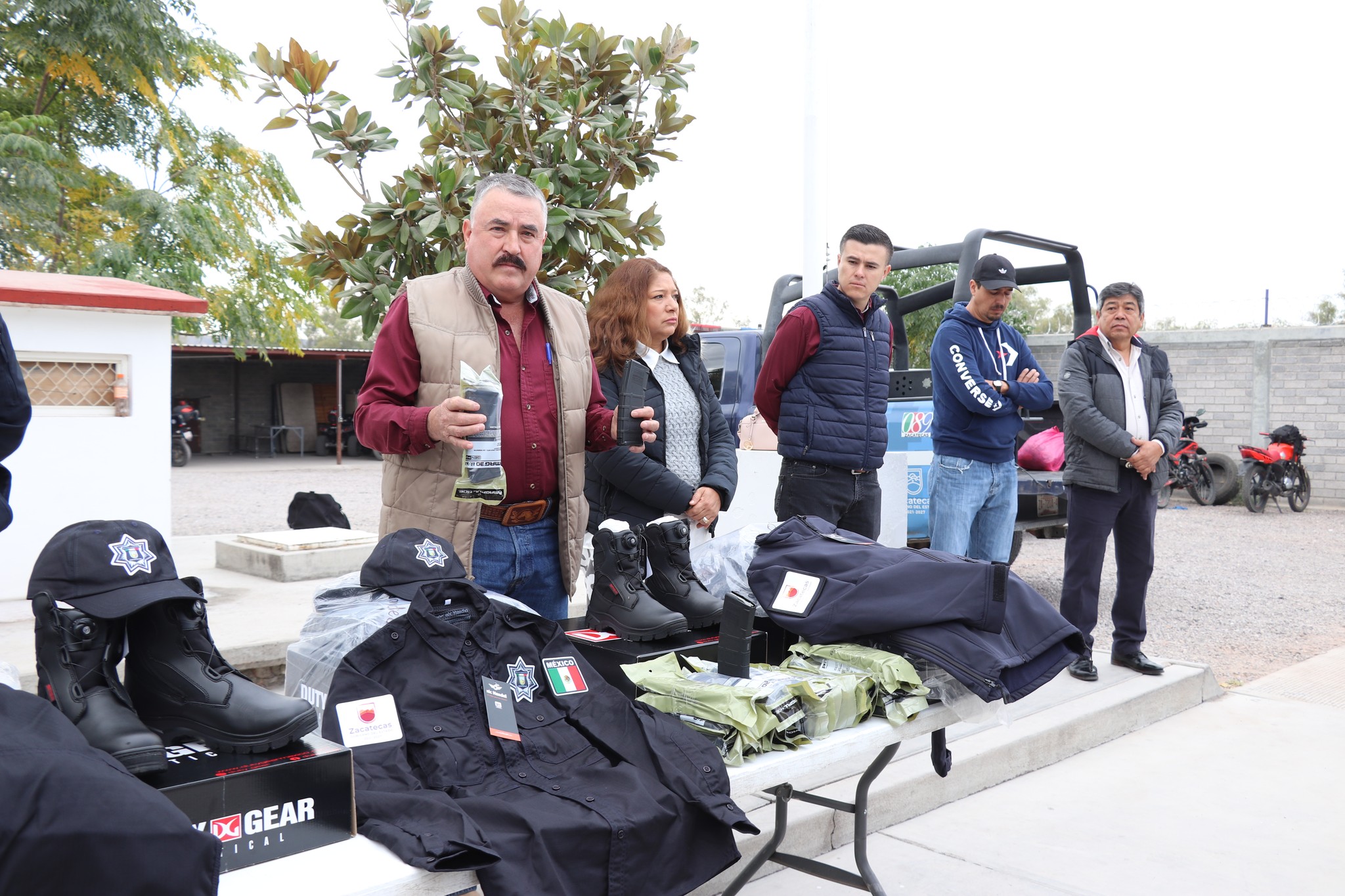 Entrega de uniformes y accesorios a elementos de Seguridad Pública