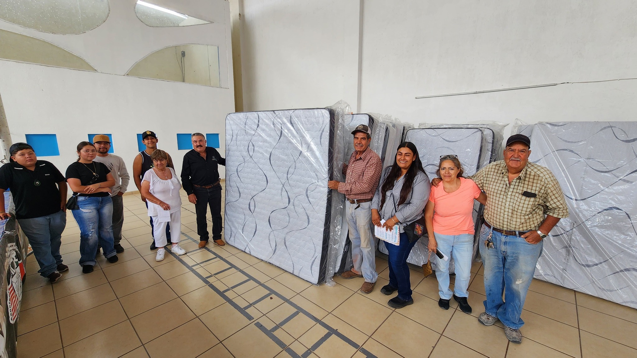 Entrega de artículos de mejoramiento a la vivienda
