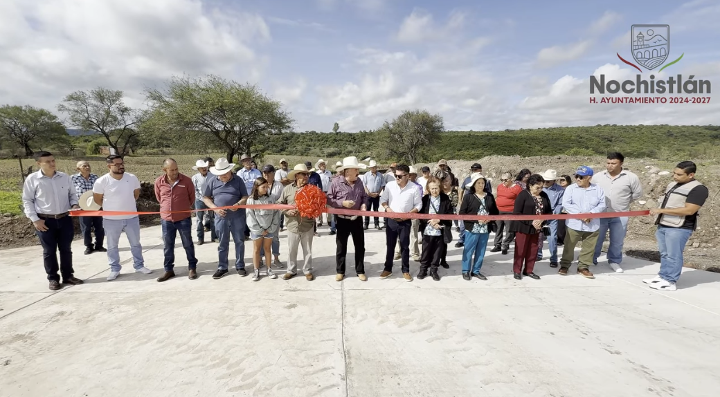 Inauguración de camino pavimentado en El Molino