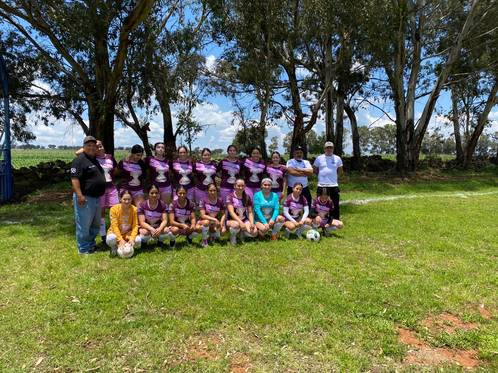 Equipo femenil gana en la copa bienestar