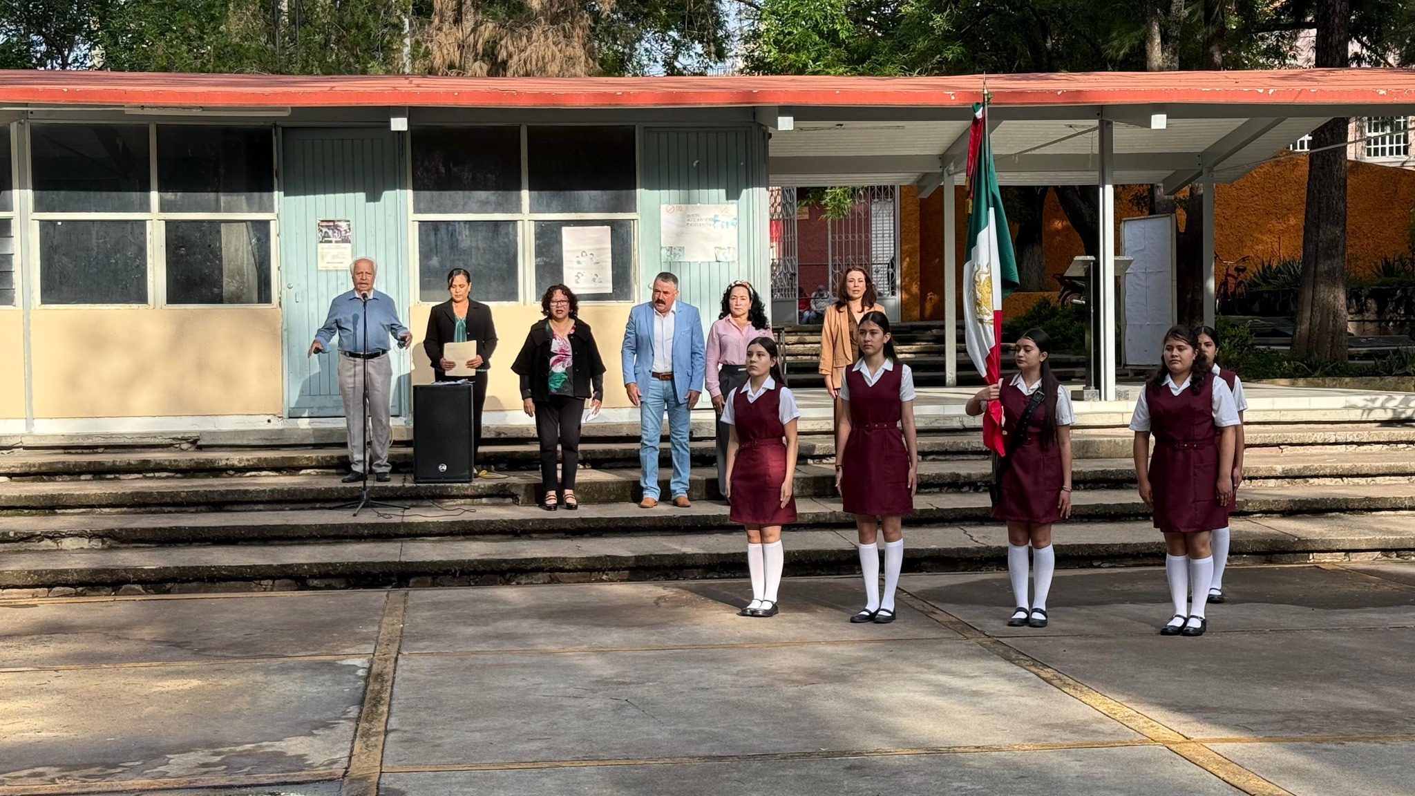 Con Honores a la Bandera inicia el Ciclo Escolar