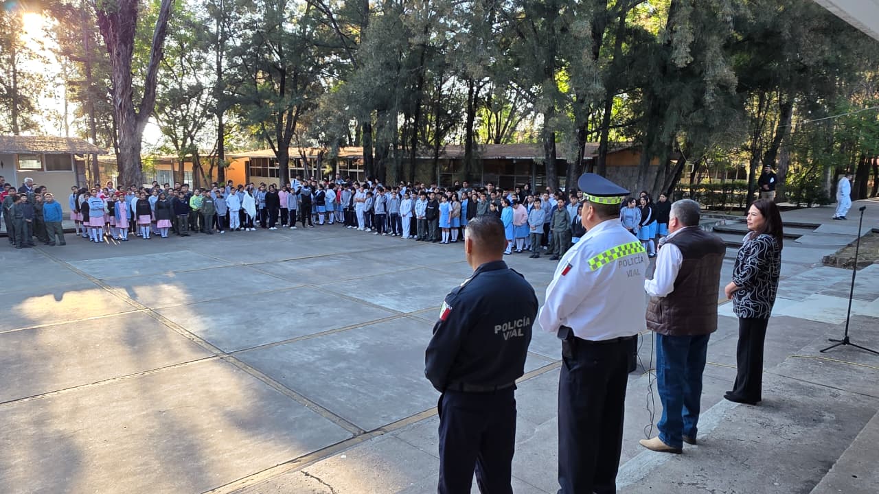 Platicas de educación vial en la Diego Tenamaztli