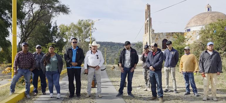 Inicia construcción de arco de bienvenida en Toyahua de Abajo