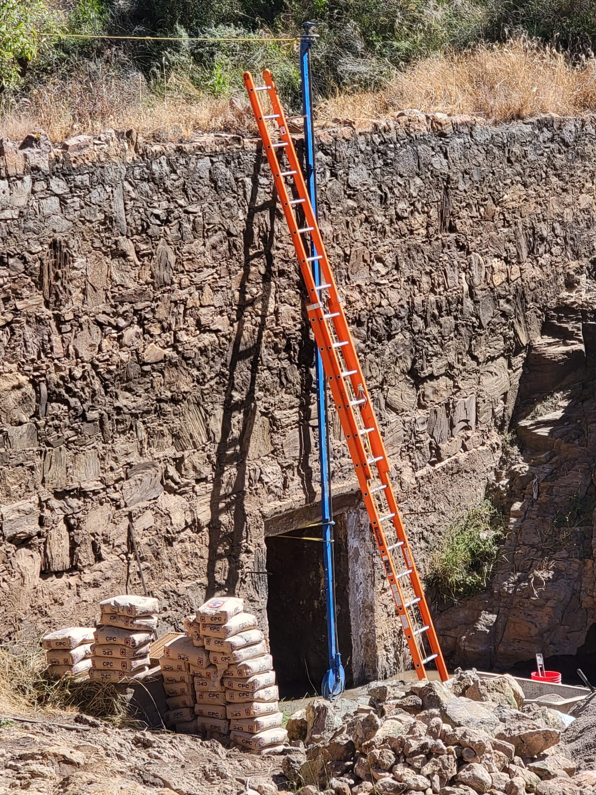 Atención a drenajes y apoyo al Monte de Yañez