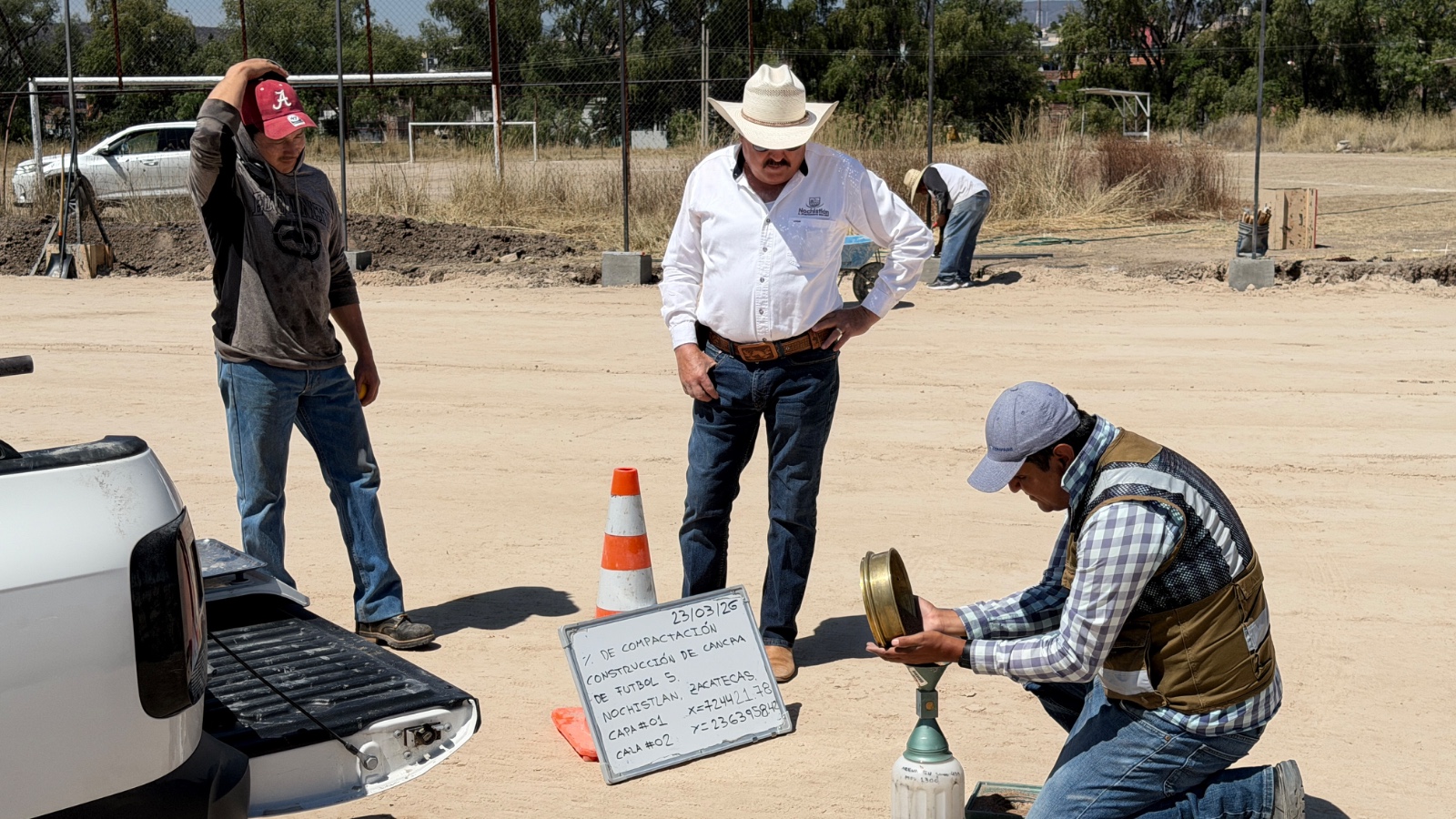 Avanza construcción de cancha de futbol 5