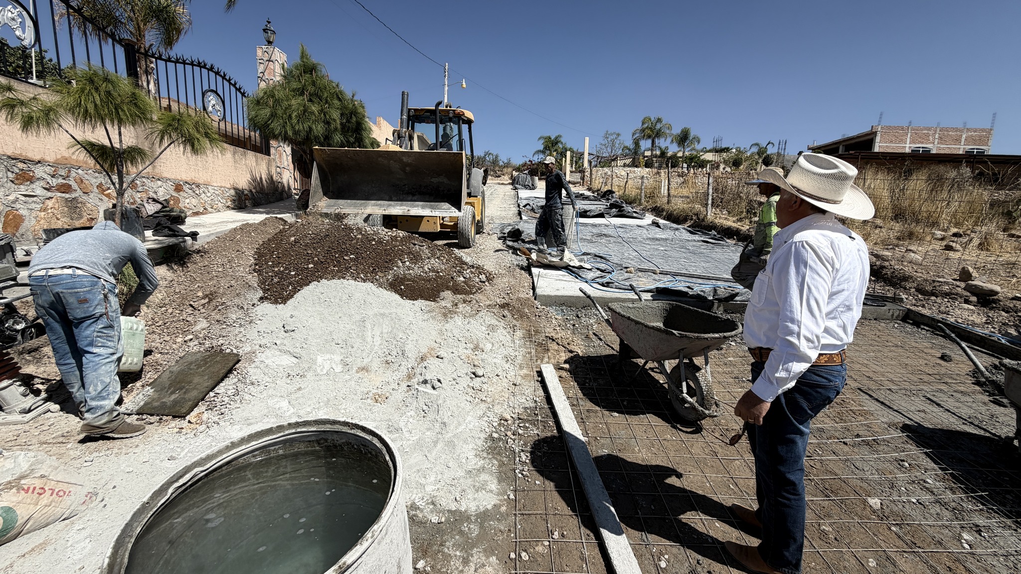 Supervisión de pavimentación de calle El Tuiche