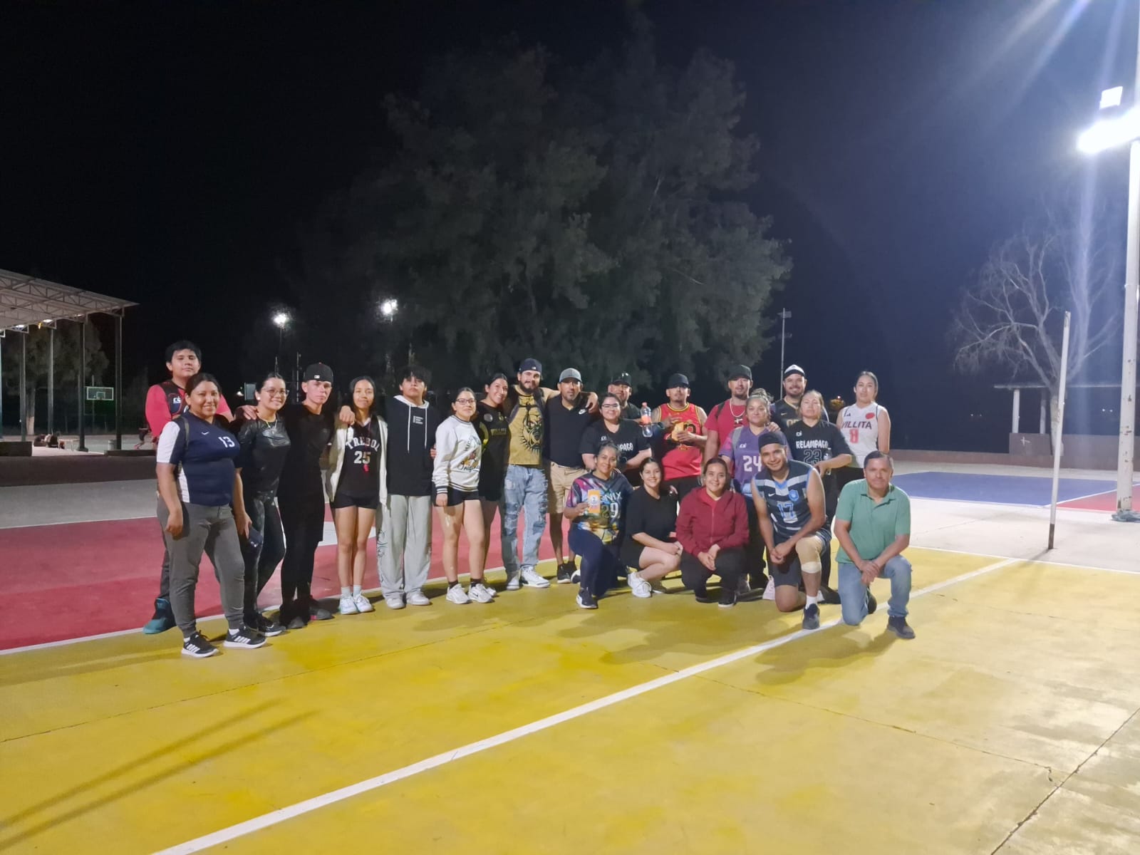 Los Sabrosos campeones de la liga de voleibol Mixto
