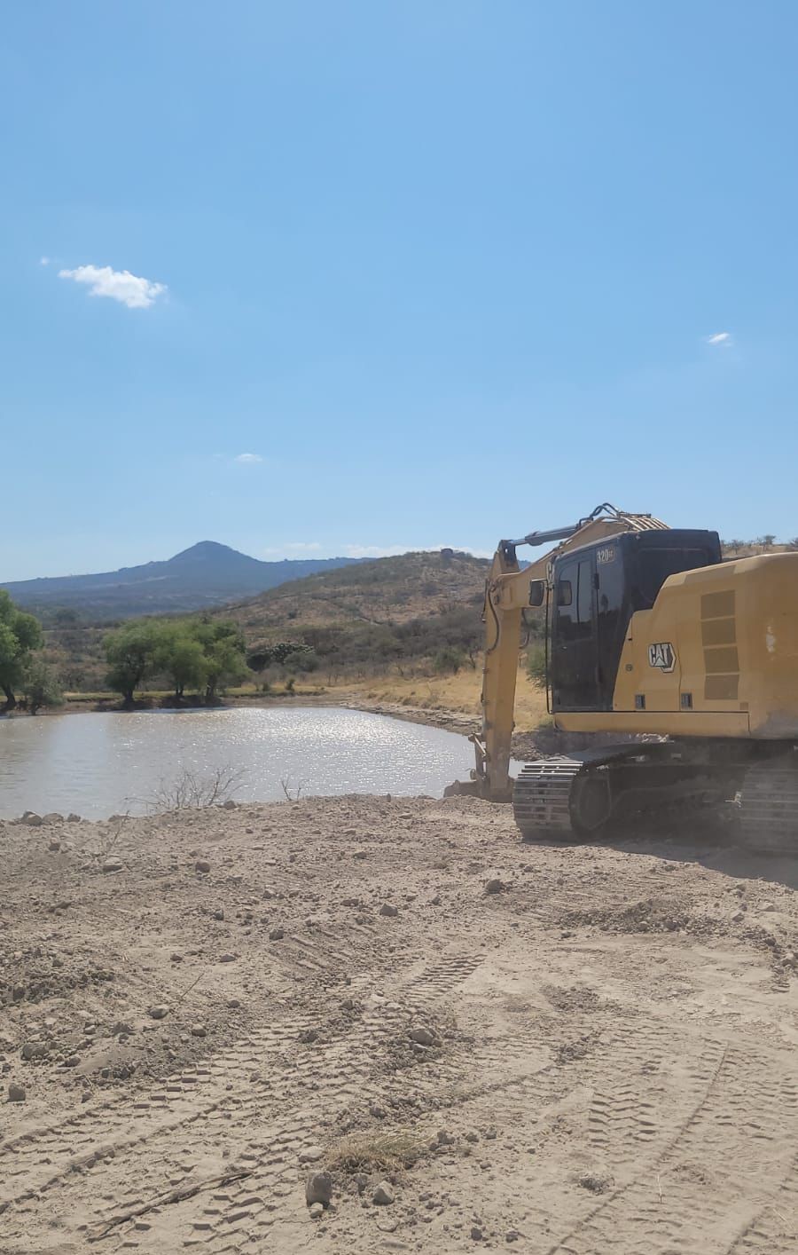 Desazolve del bordo comunitario en Monte de Yáñez