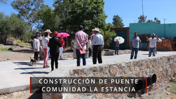 Entrega de puente terminado en La Estancia