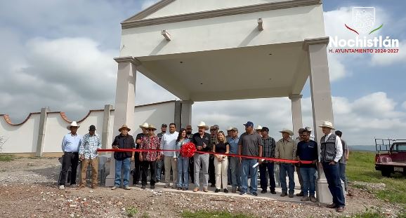 Entrega de primera etapa de bardeo del panteón de Las Animas