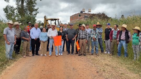 Inicia pavimentación de calle Genaro Codina
