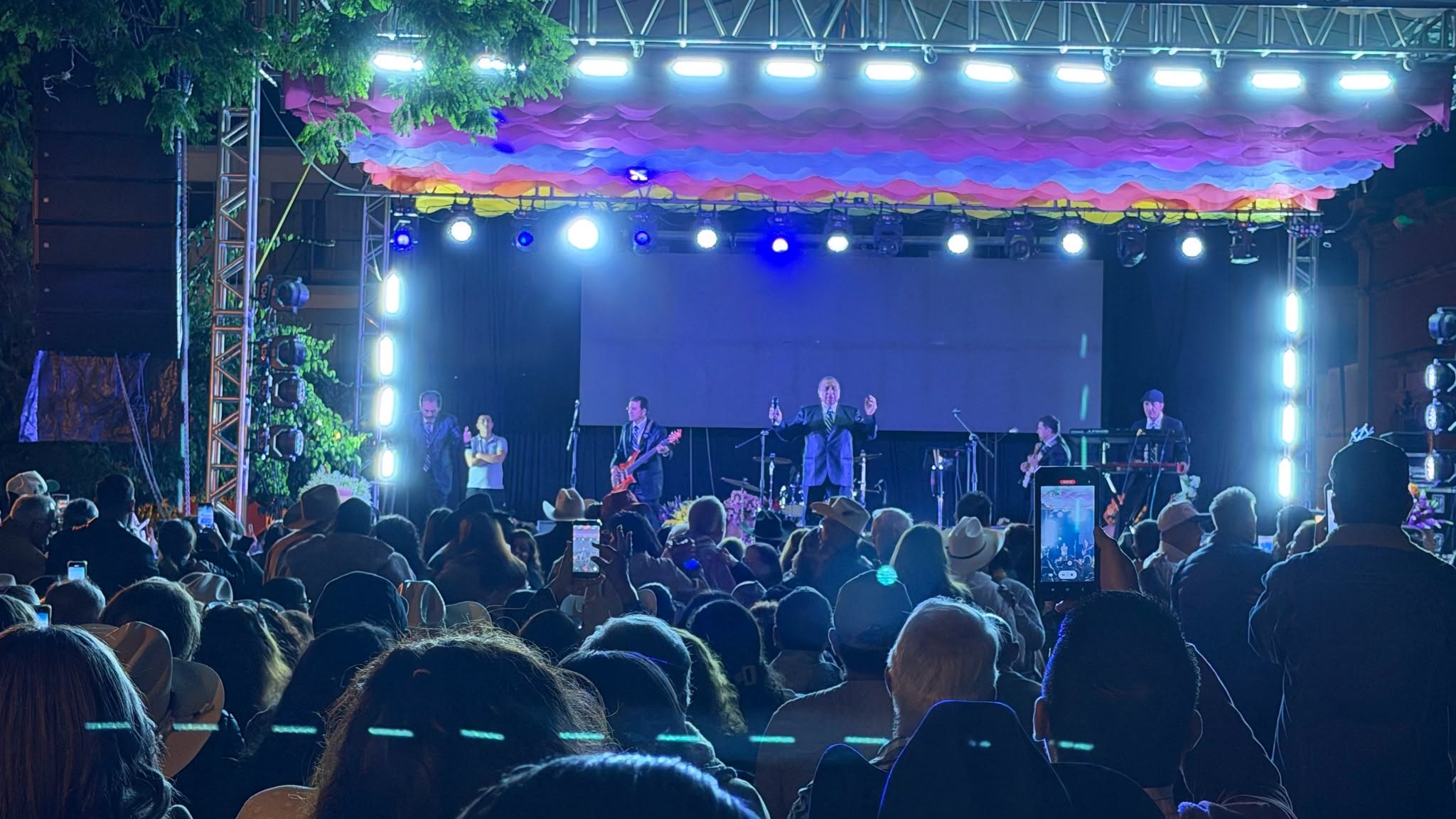 La explanada a reventar, mucho baile y grandes recuerdos